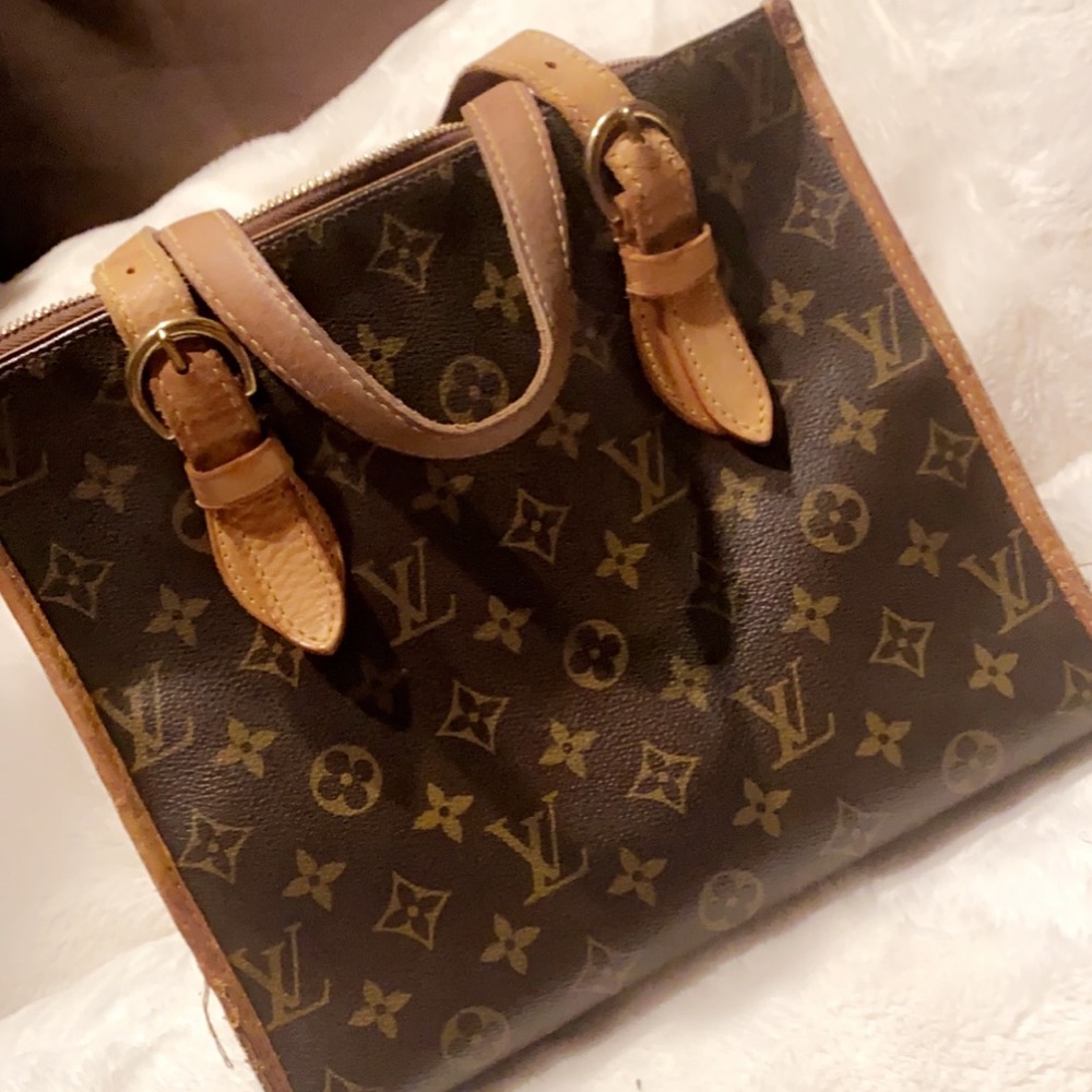 Beautiful Louis Vuitton Purse! Accepting offers!!